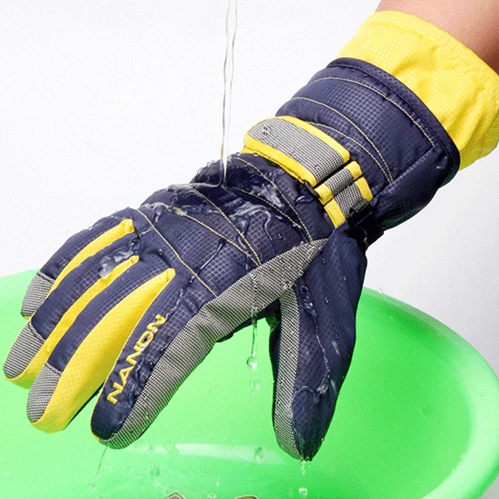 MaxProtect™ Winter Tech Gloves — Stay Warm, Stay Connected